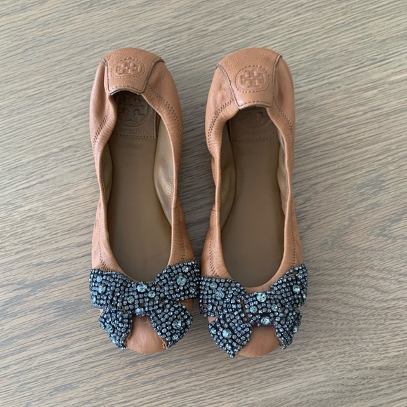 Tory Burch Eddie Rhinestone Jewel Bow Leather Slip On Ballet Flats Tan Size 5.5 - Picture 3 of 15